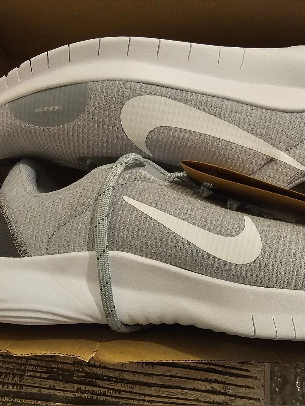 Nike Flex Experience Run 12 Men’s 10 / Women’s 11.5 NWT Grey Running Shoes